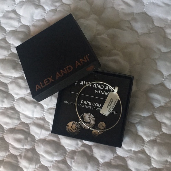 Alex and Ani Accessories - 💎NWT Alex and Ani Cape Cod Bangle Bracelet💎